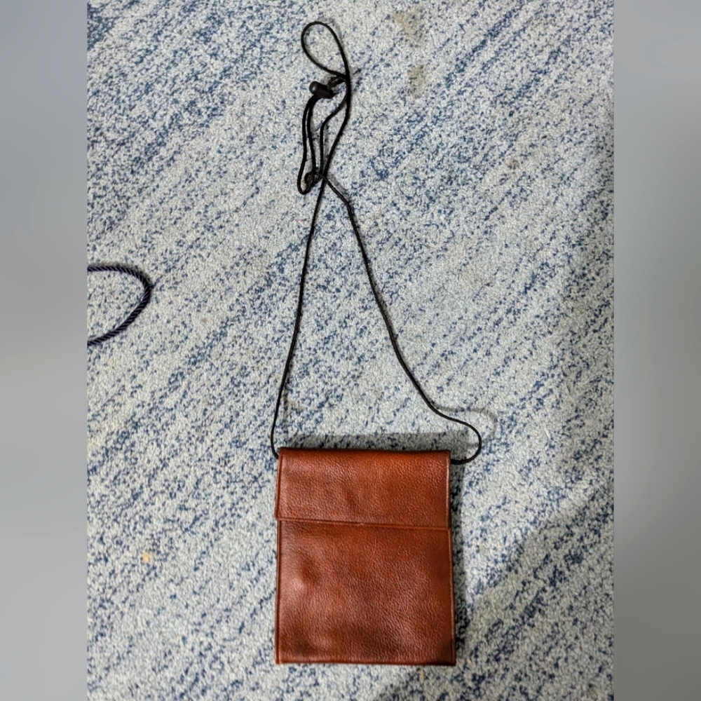 Woman's leather crossbody bag